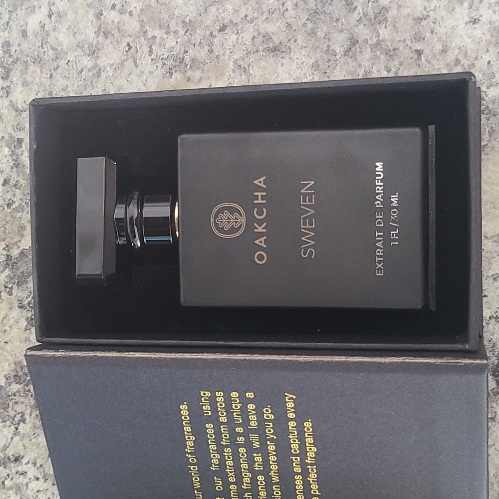 COPY - Oakcha fragrances, New just sprayed once to smell.